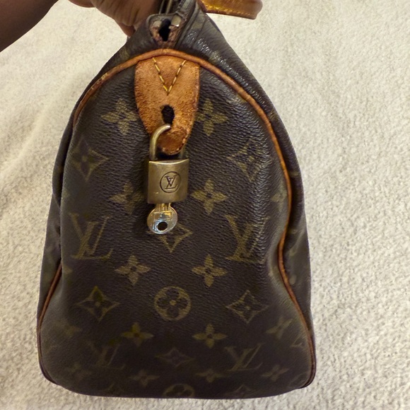Authentic Louis Vuitton Monogram Canvas Handbag speedy 35 - Picture 14 of 16